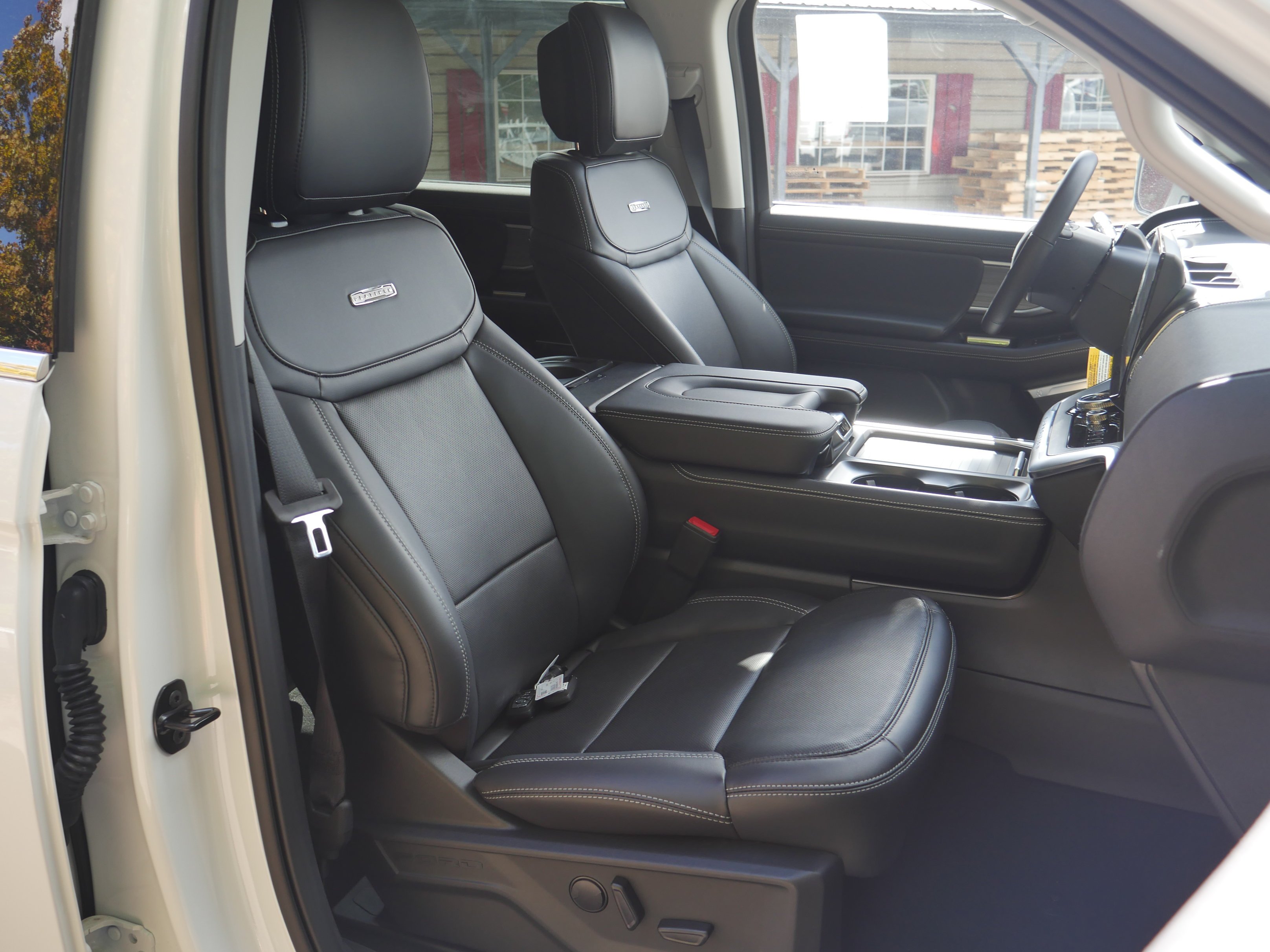 New 2027 Star White Metallic Tri-Coat Ford MAX Platinum image 31