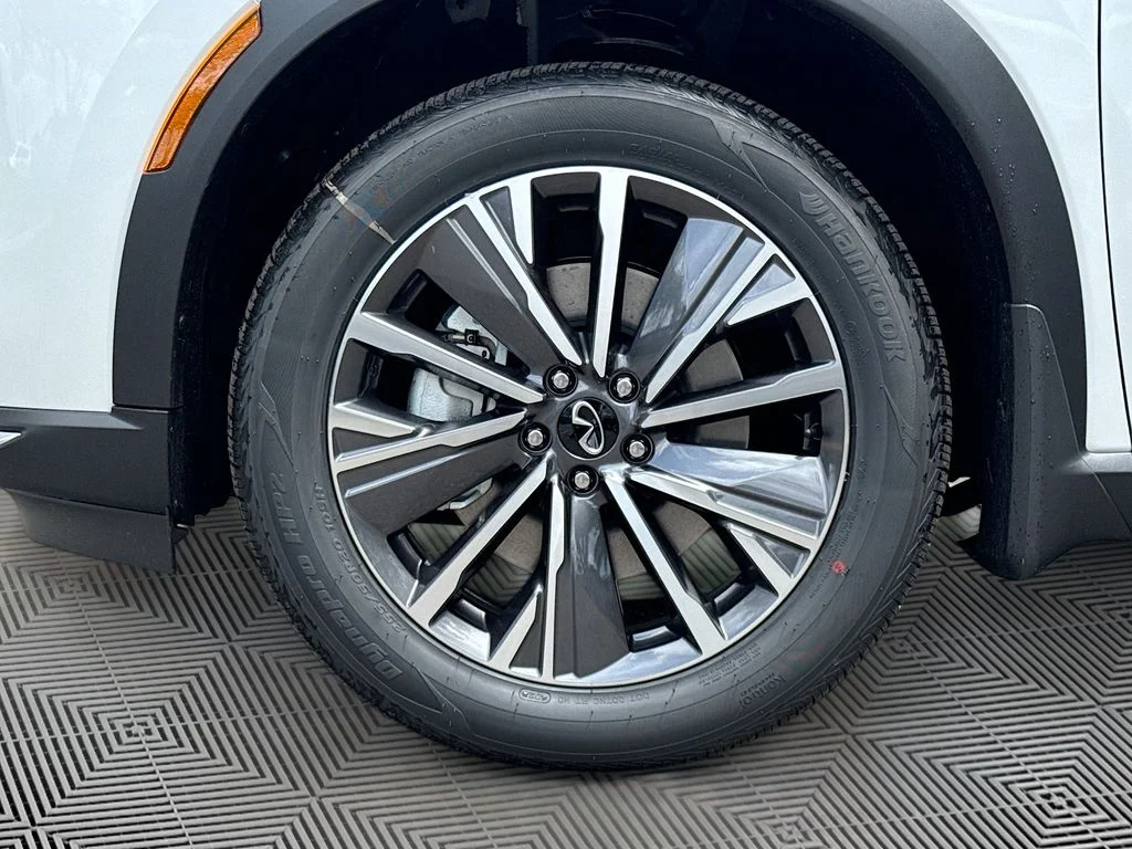 New 2027 RADIANT WHITE INFINITI Luxe FWD image 34