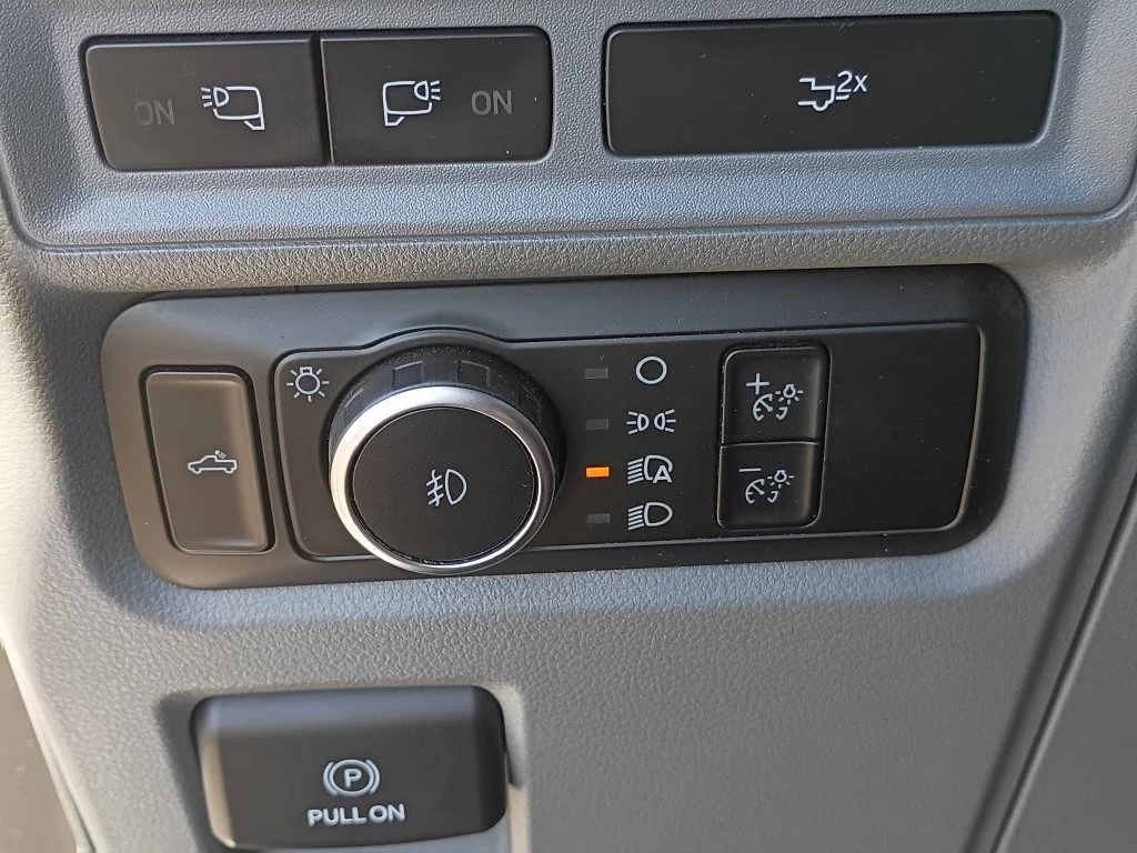 Used 2023 White Ford XL image 22