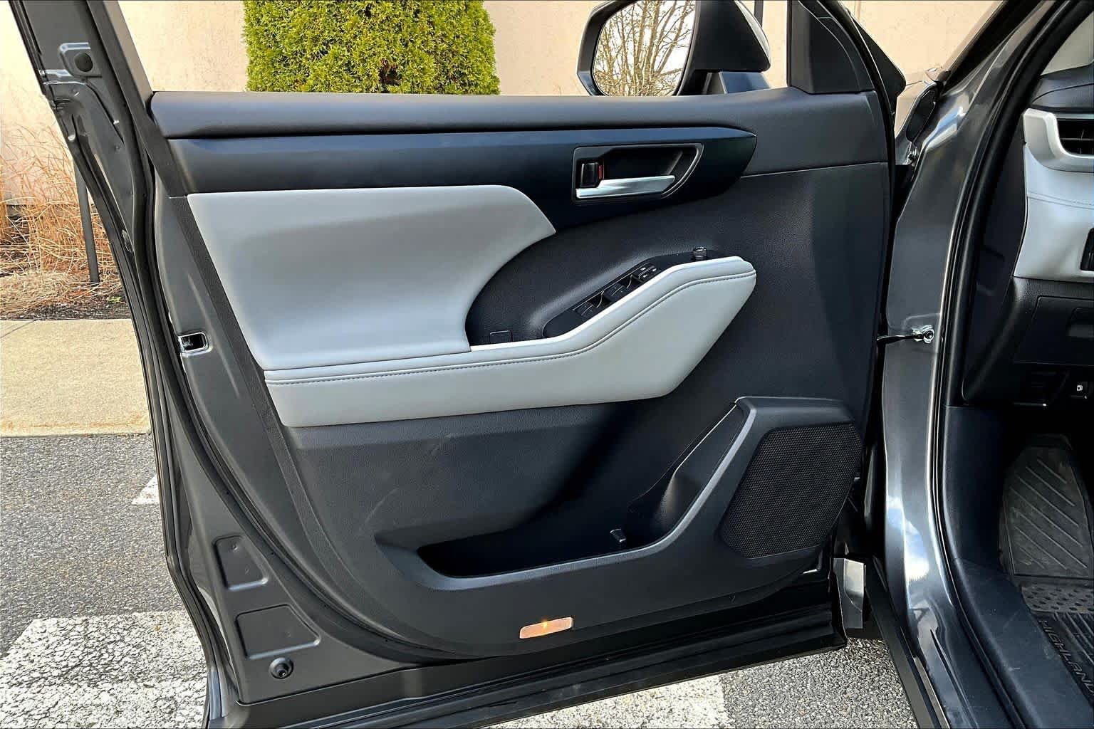 2025 Toyota Highlander XLE - Photo 22