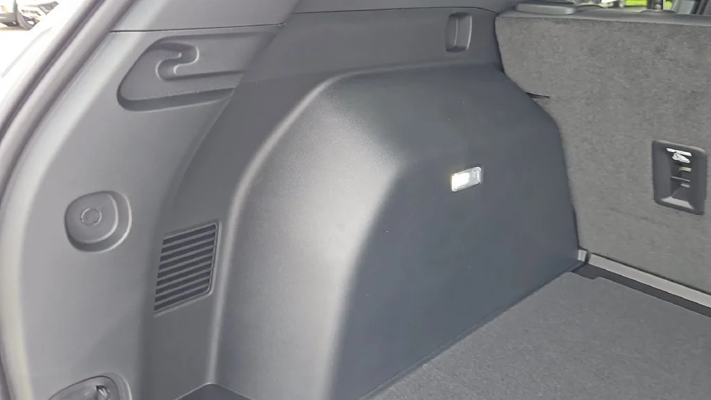New 2027 Summit White Chevrolet LT image 29
