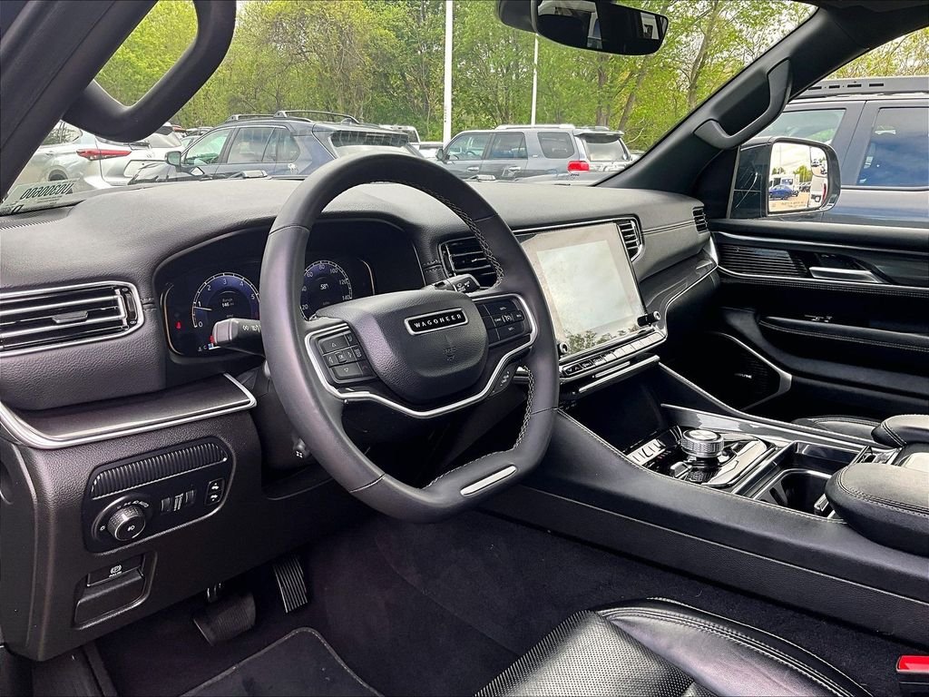 Used 2024 Gray Jeep Base image 8