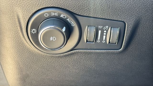 Certified Used 2022 Silver Jeep Limited image 22