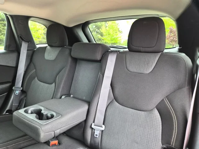 Used 2017 Silver Jeep Latitude image 38