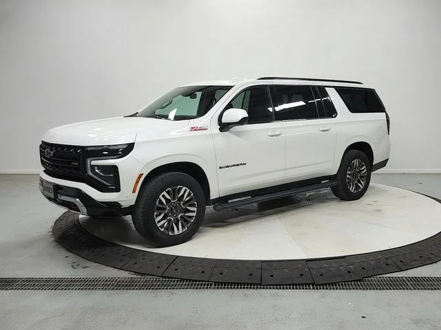 Used 2025 White Chevrolet Z71 image 4