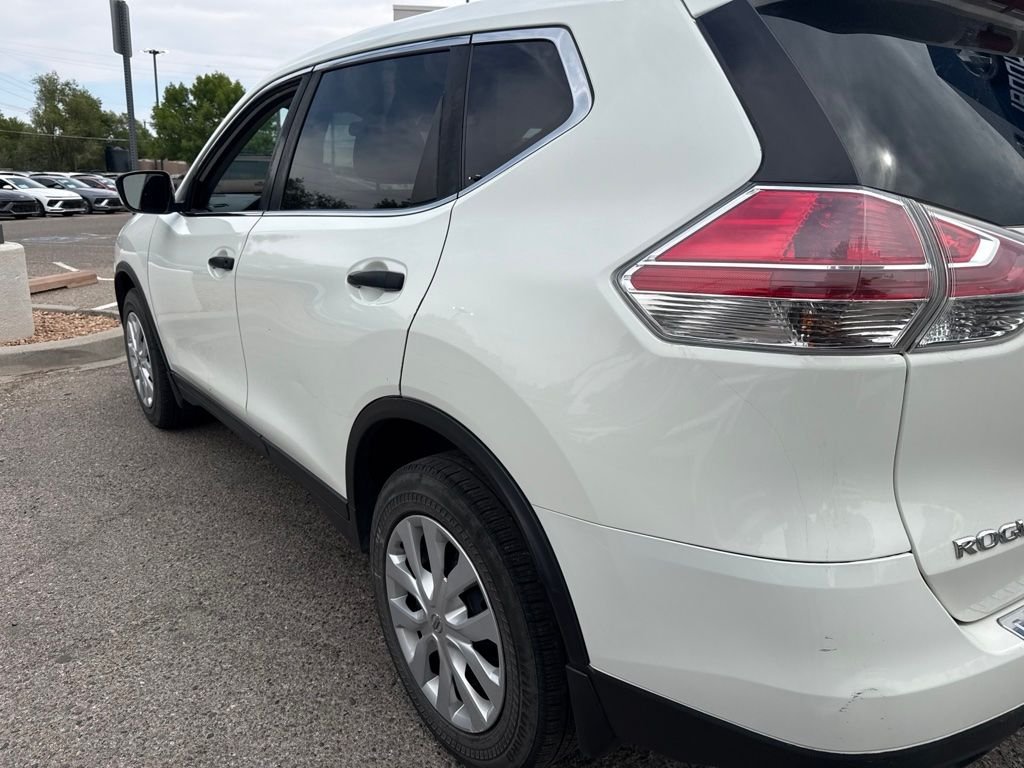 Used 2016 White Nissan S image 9