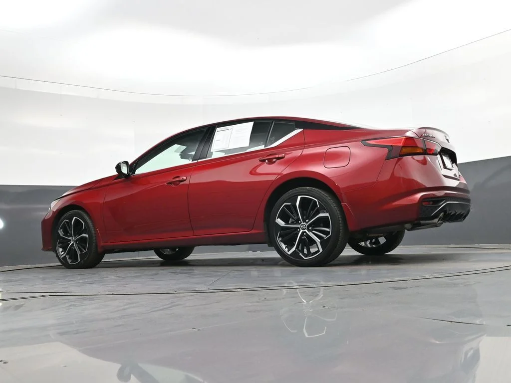Used 2025 Red Nissan 2.5 SR image 46