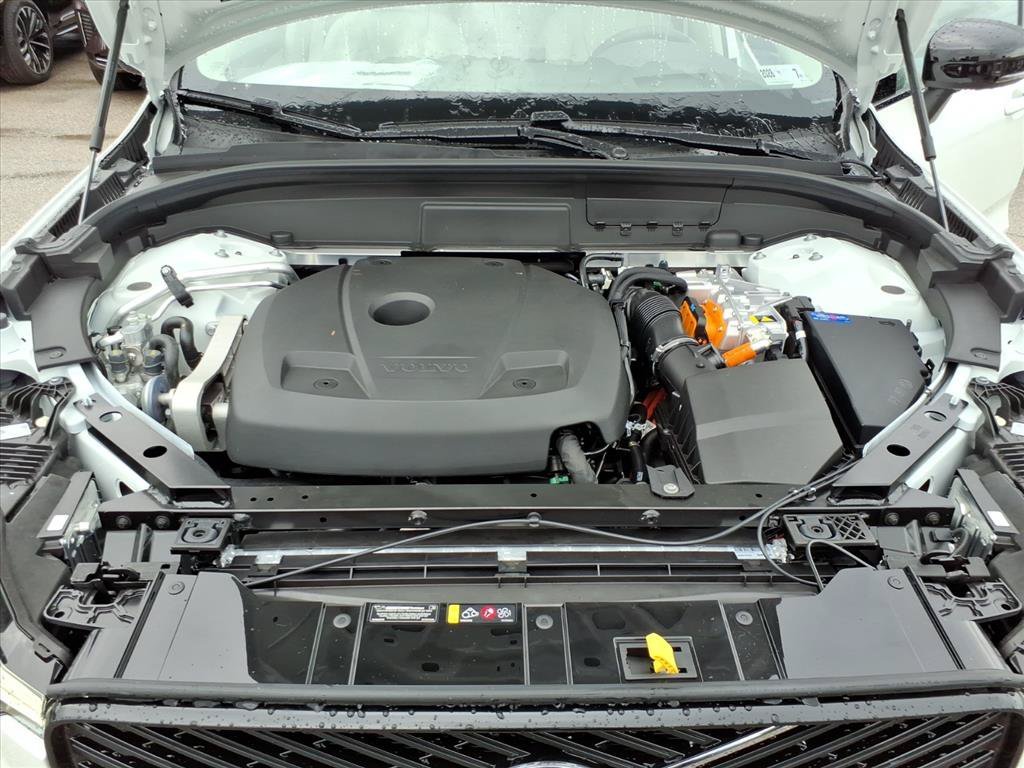 New 2026 Crystal White Metallic Volvo Ultra image 10