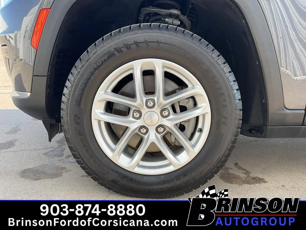 Used 2024 Baltic Gray Metallic Clearcoat Jeep Laredo X image 15