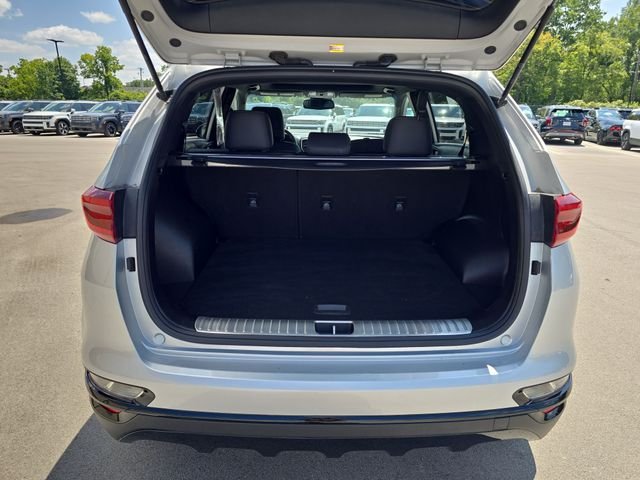 Used 2022 Silver Kia Nightfall image 9