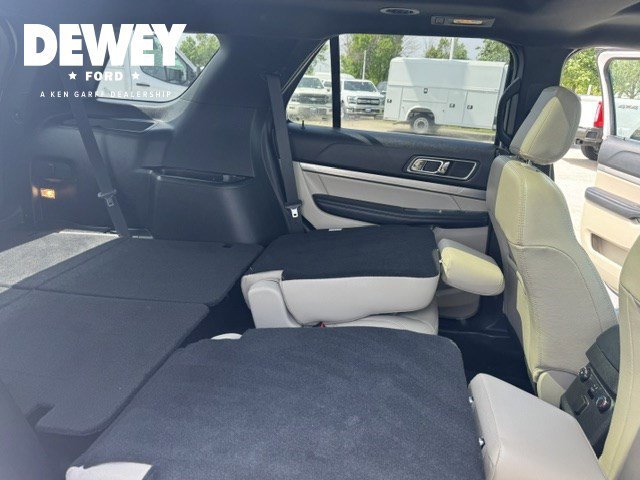 Used 2018 White Platinum Clearcoat Metallic Ford XLT image 35