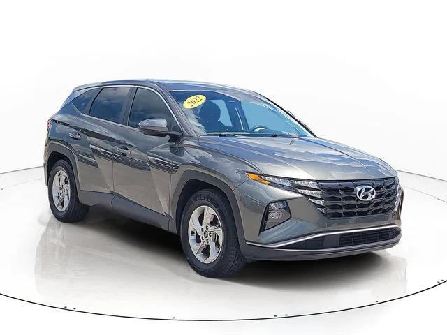 Used 2022 Gray Hyundai SE image 3