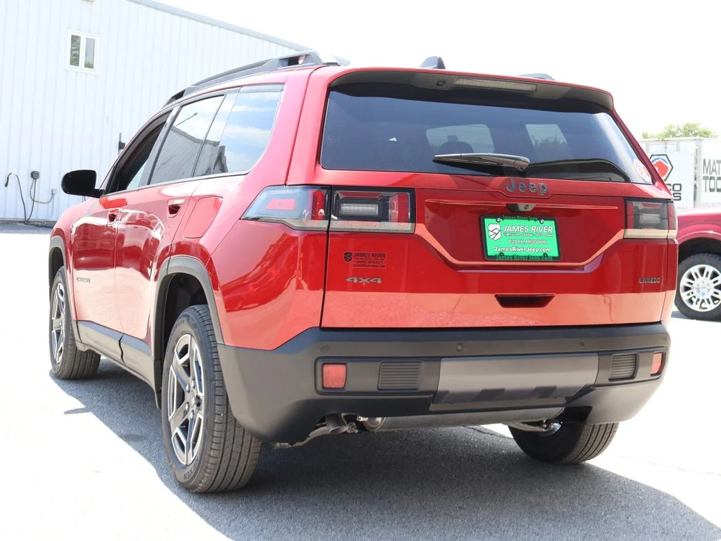 New 2026 Red Hot Pearl-Coat Exterior Paint Jeep Laredo image 3