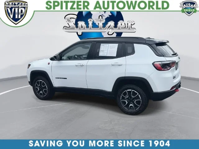 Used 2025 White Jeep Trailhawk image 11