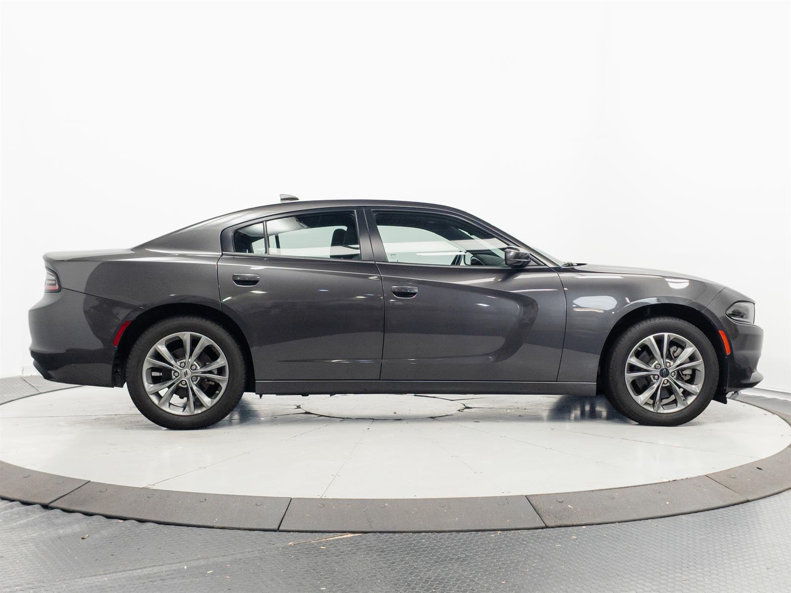 2022 Dodge Charger SXT - Photo 11