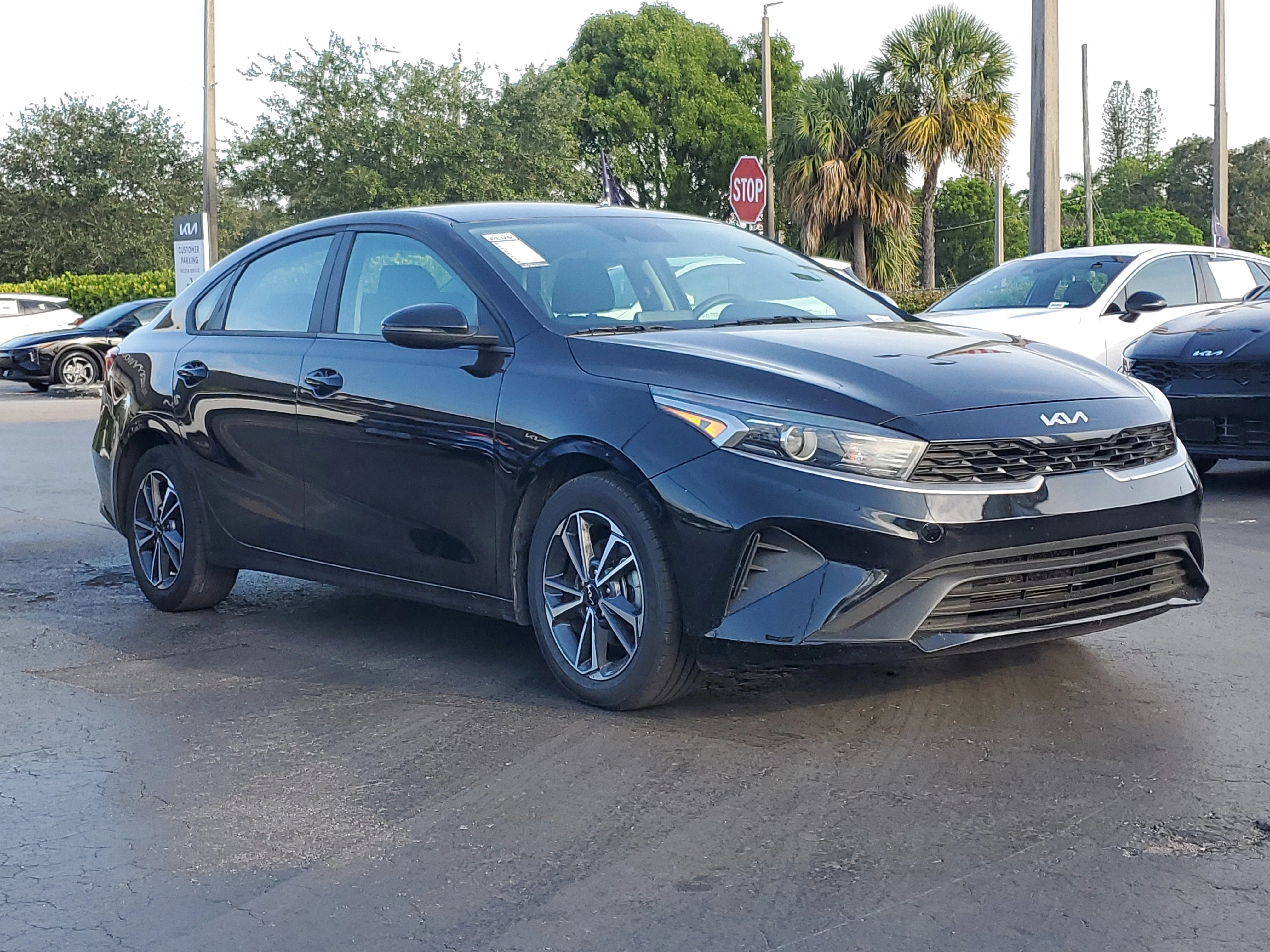 2022 Kia Forte LXS AT's photo