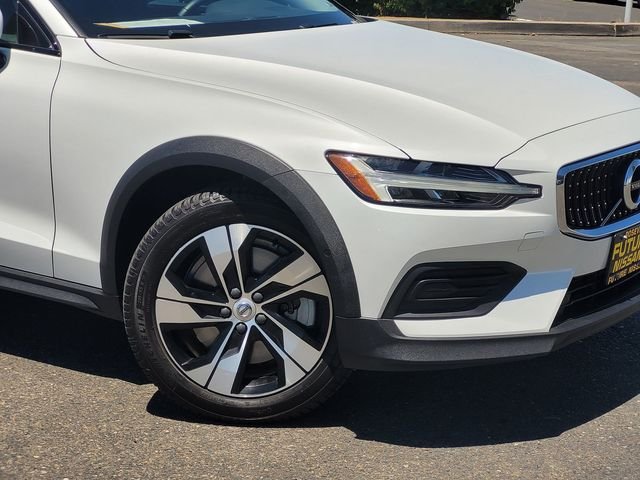 Used 2020 White Volvo T5 image 9
