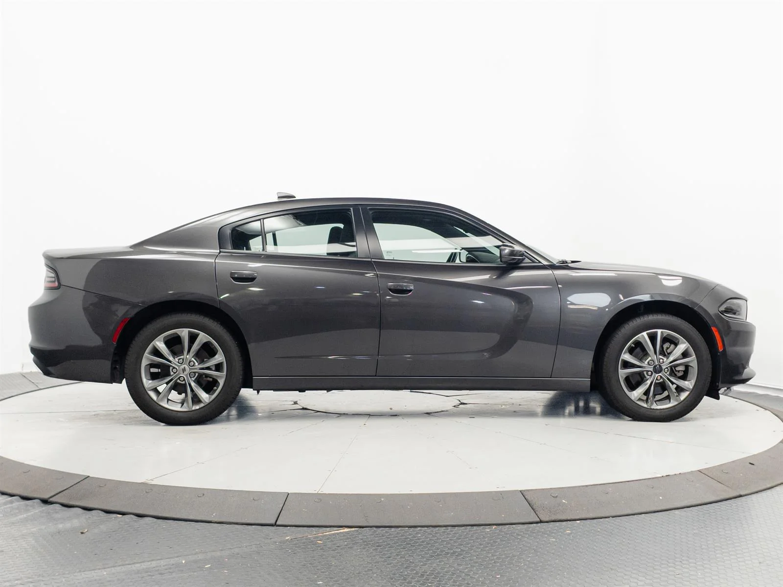 Used 2022 Gray Dodge SXT image 11