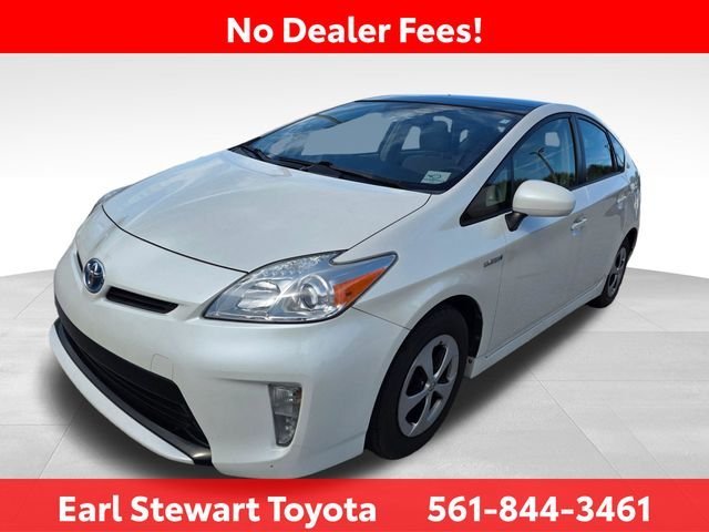 Used 2013 White Toyota Three image 4