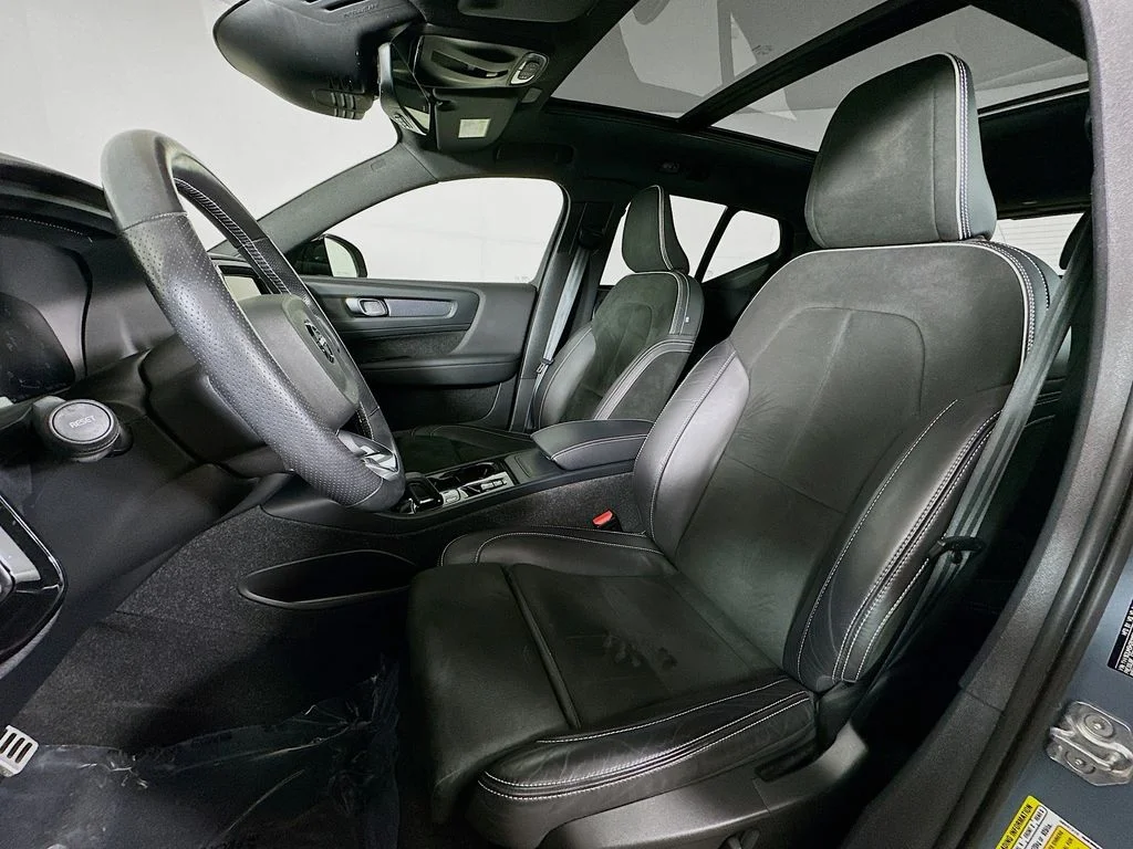 Used 2021 Gray Metallic Volvo R-Design image 11