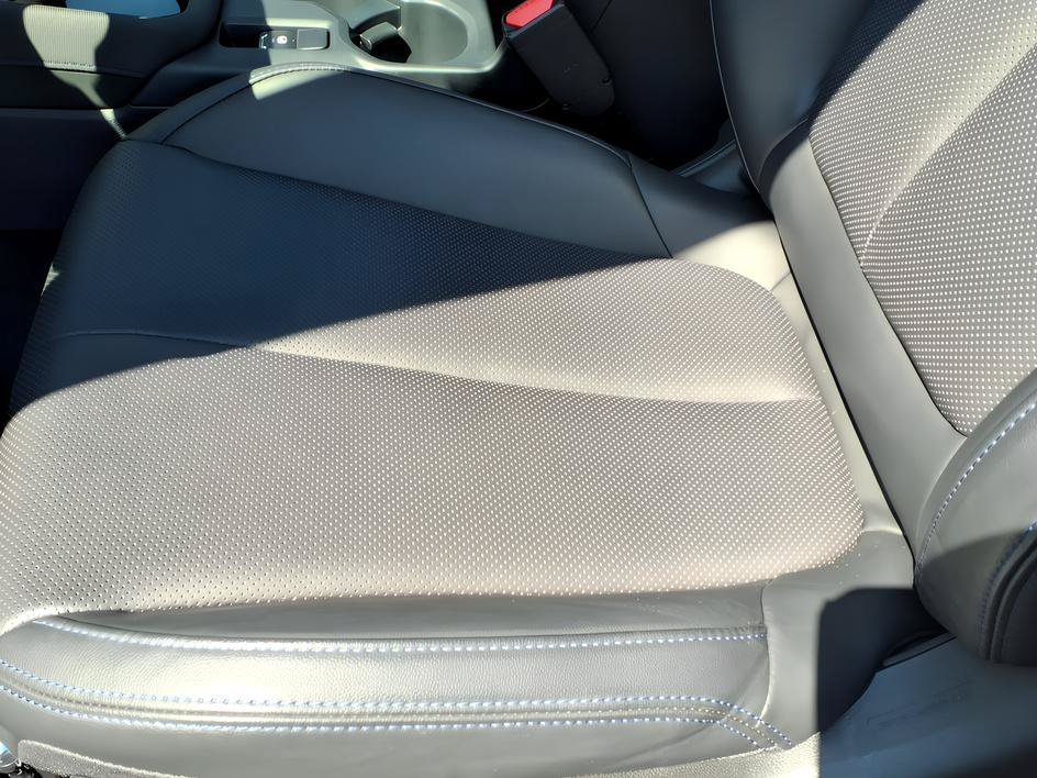Used 2025 Crystal White Pearl Subaru Limited image 18