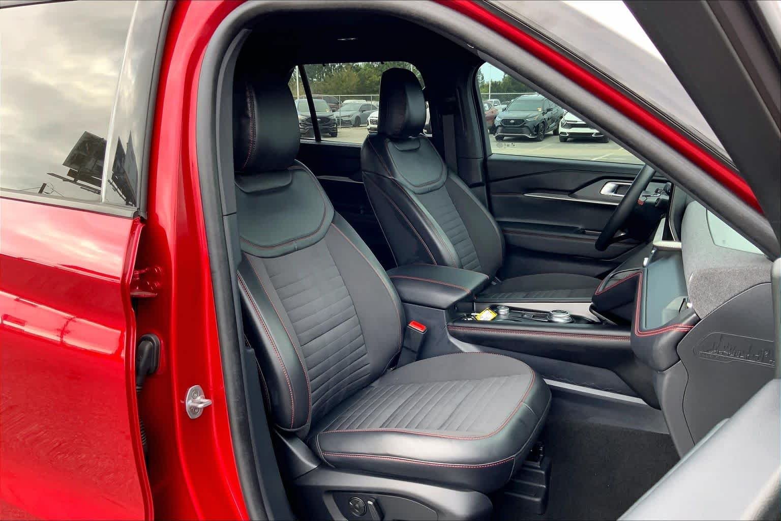 Used 2025 Rapid Red Metallic Tinted Clearcoat Ford ST-Line image 9