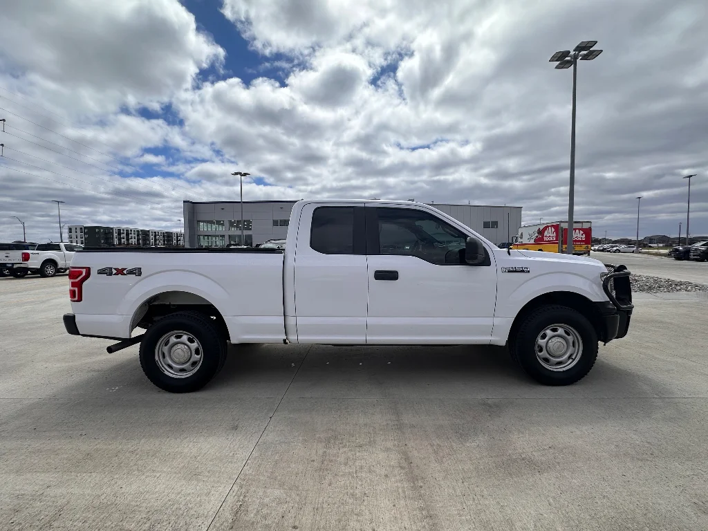 Used 2019 OXFORD WHITE Ford XL image 4