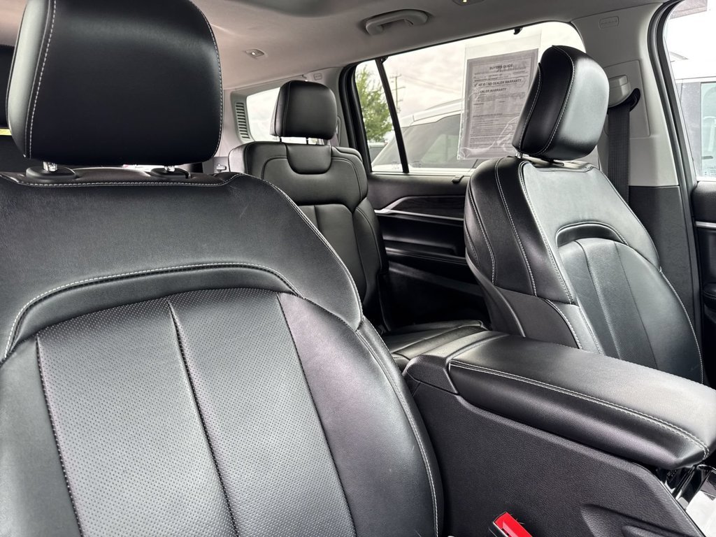 Used 2022 White Jeep Limited image 21
