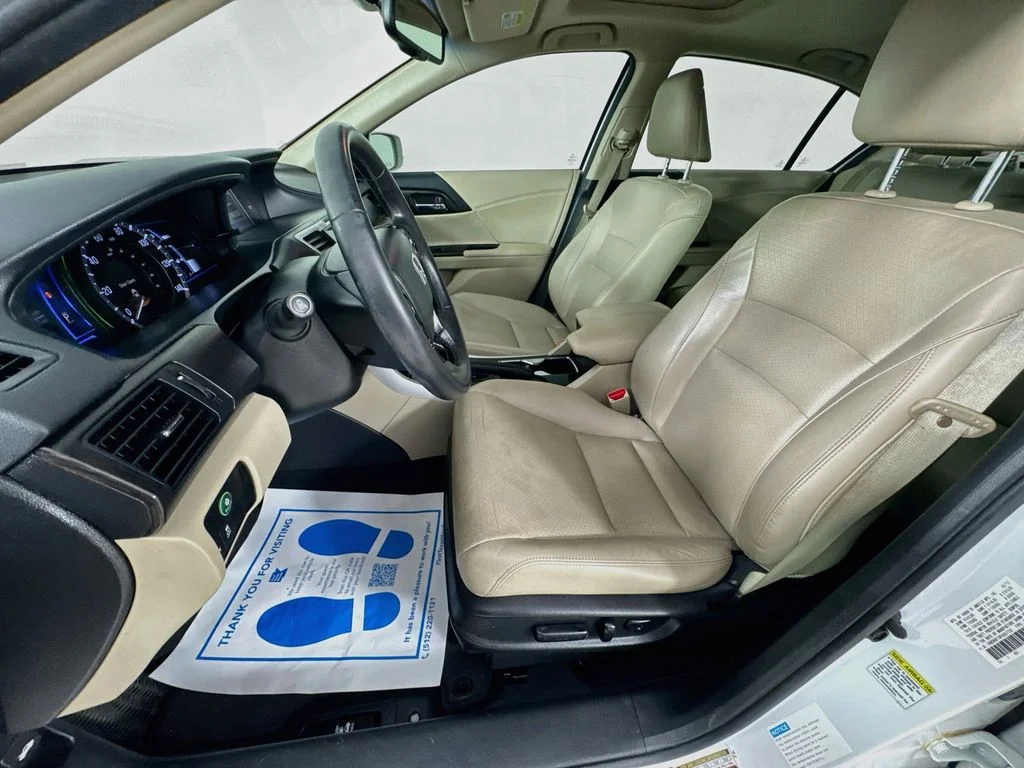 Used 2015 White Honda Touring image 25