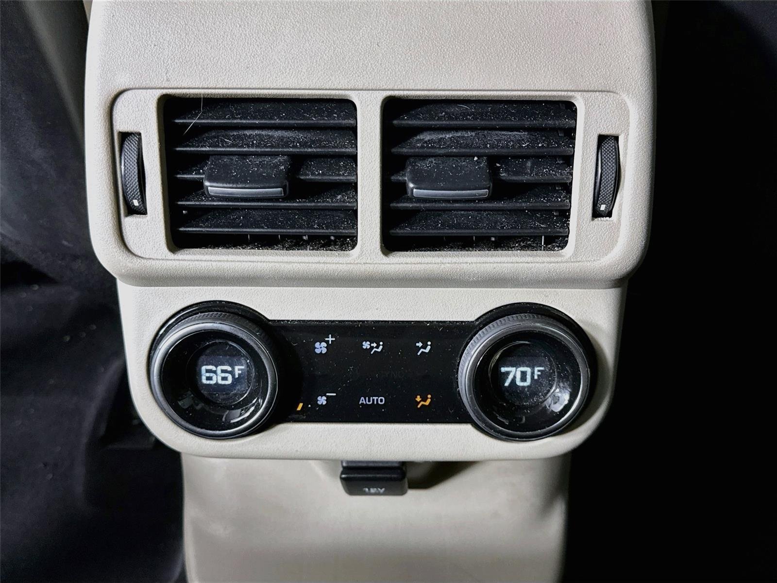 Used 2021 Fuji White Land Rover S image 27
