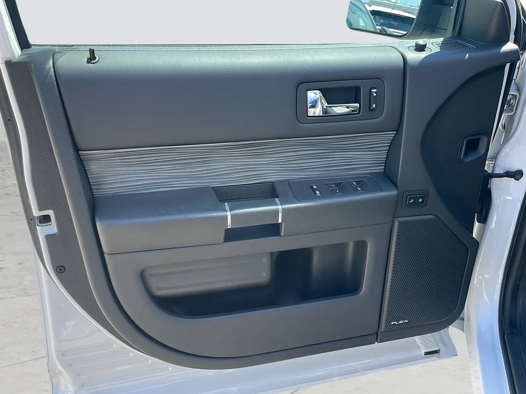 Used 2019 White Ford SEL image 24
