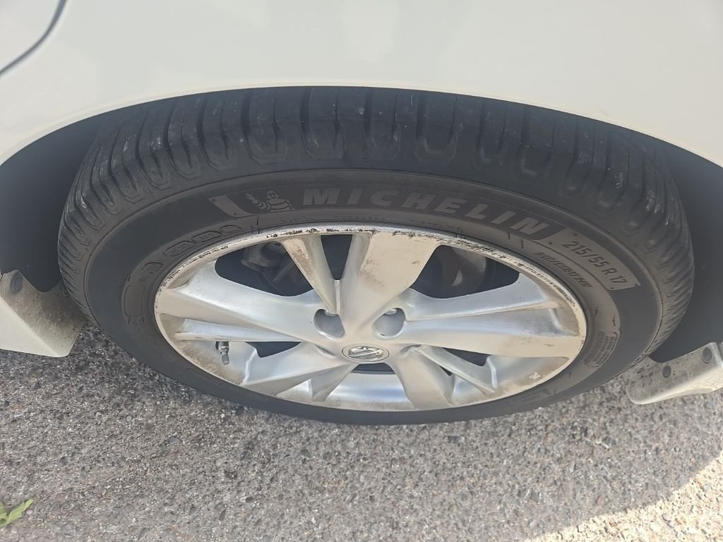 Used 2015 White Nissan 2.5 SL image 5