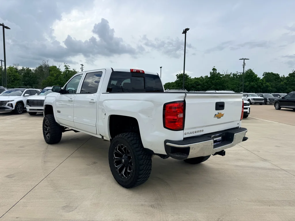 Used 2018 Summit White Chevrolet LT image 6