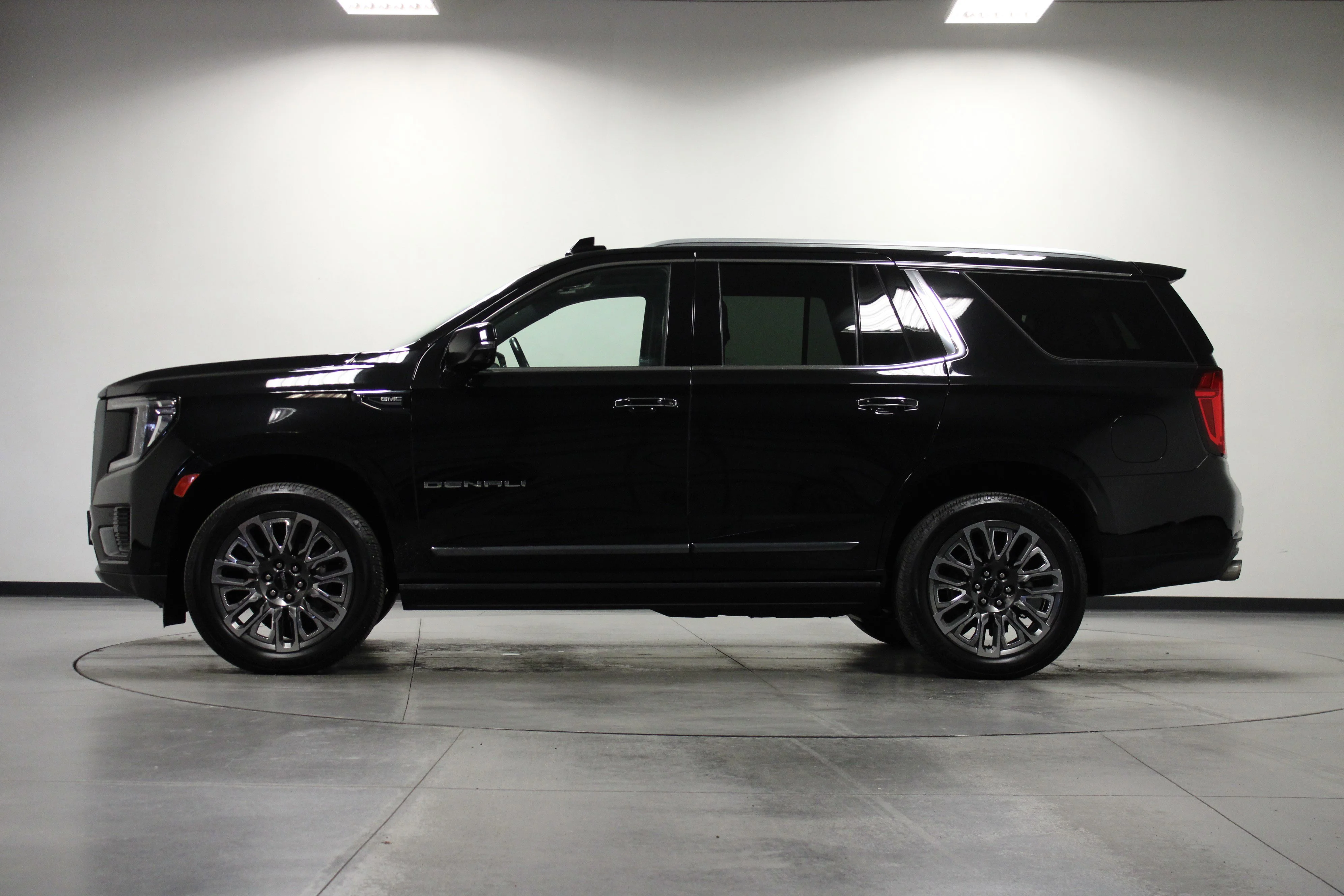 Used 2023 Onyx Black GMC Denali Ultimate image 6