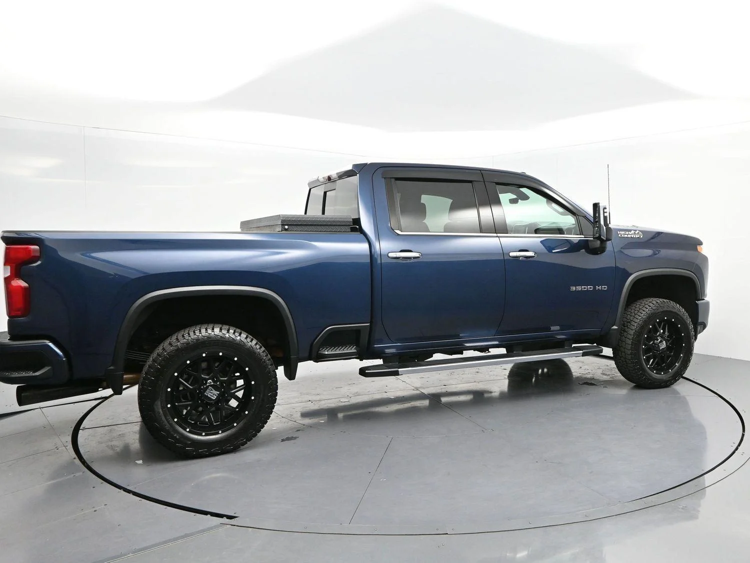 Used 2020 NORTHSKY BLUE METALLIC Chevrolet High Country image 8