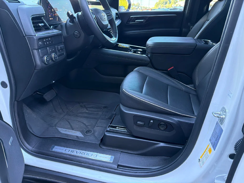 Used 2025 Beige Chevrolet Premier image 9