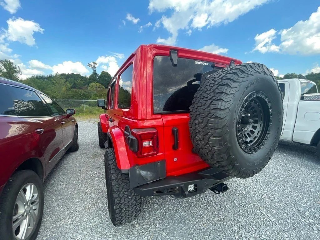 Used 2018 Red Jeep Unlimited Sahara image 19