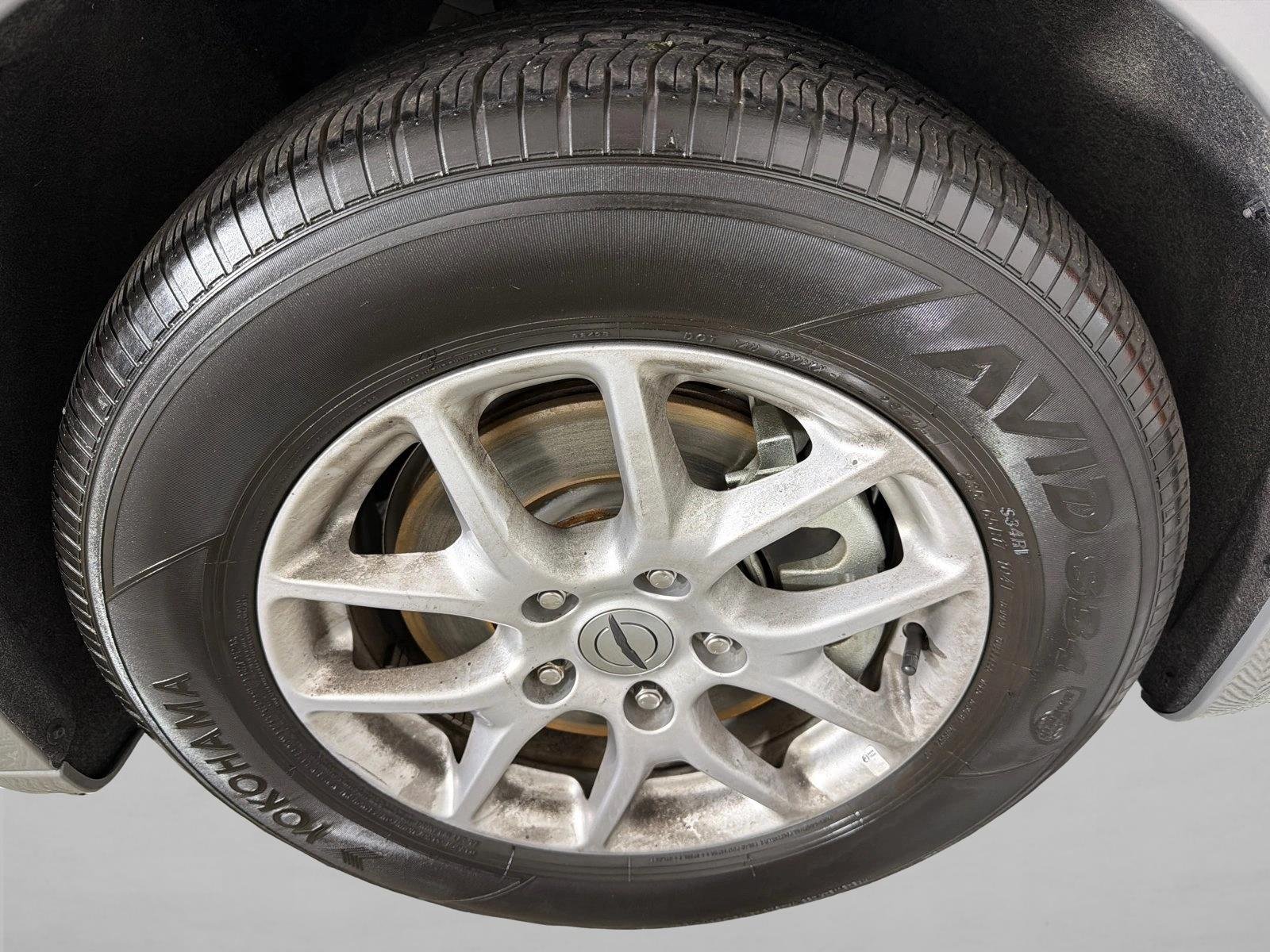 Used 2025 Ceramic Gray Clearcoat Chrysler Select image 12