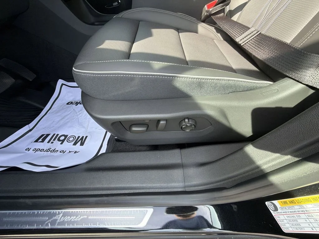 New 2026 Ebony Twilight Metallic Buick Avenir image 18