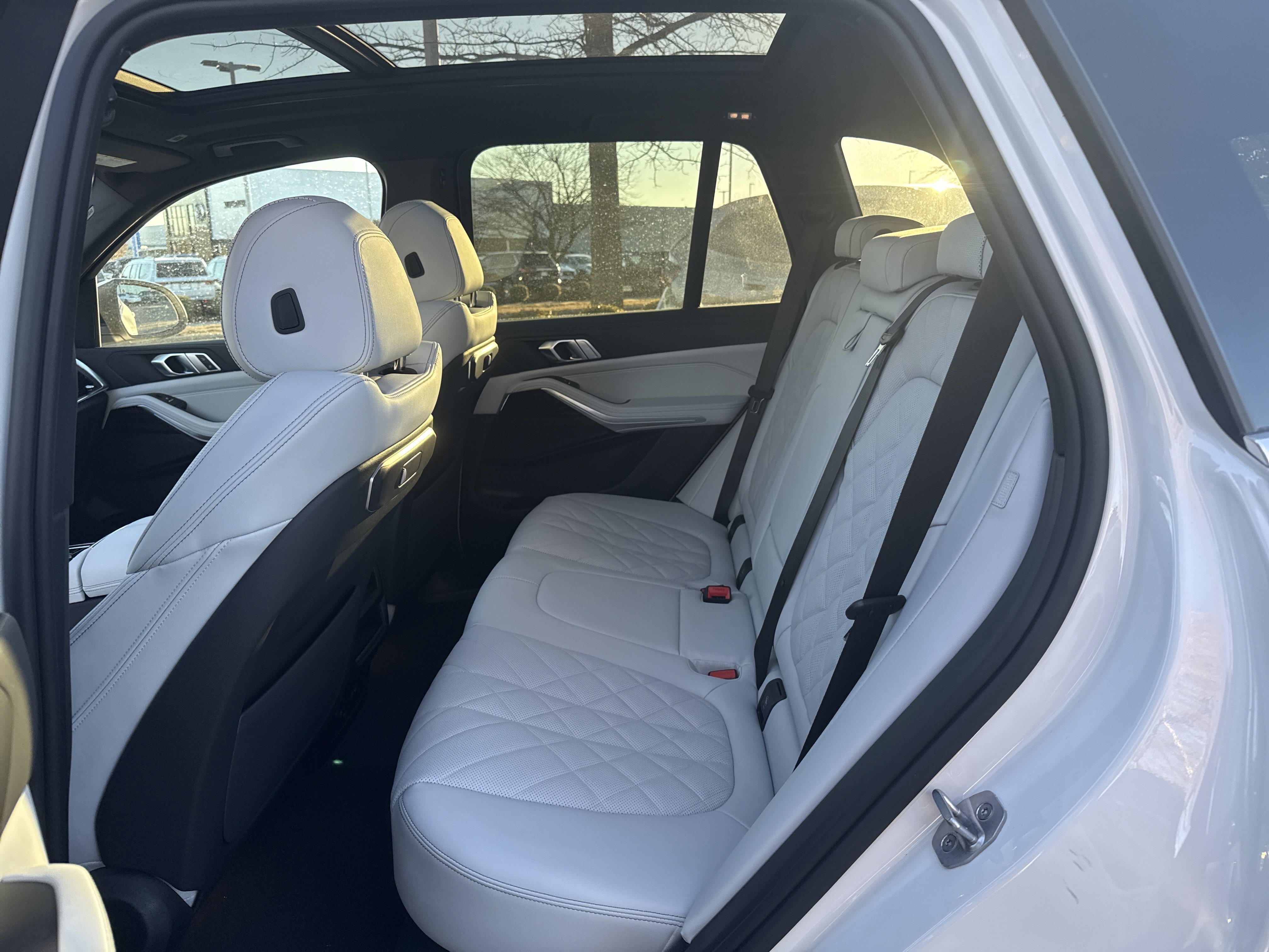 New 2026 0300 Alpine White BMW xDrive40i image 11