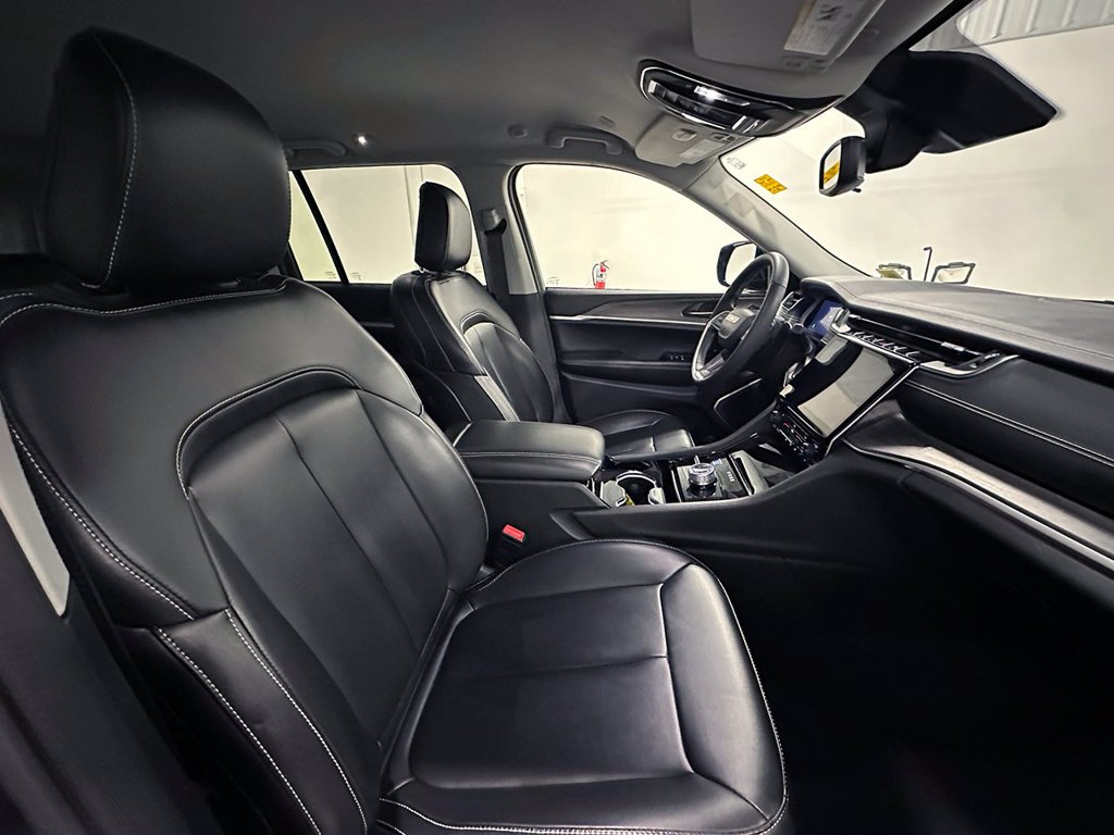 Used 2023 Gray Jeep Limited image 27