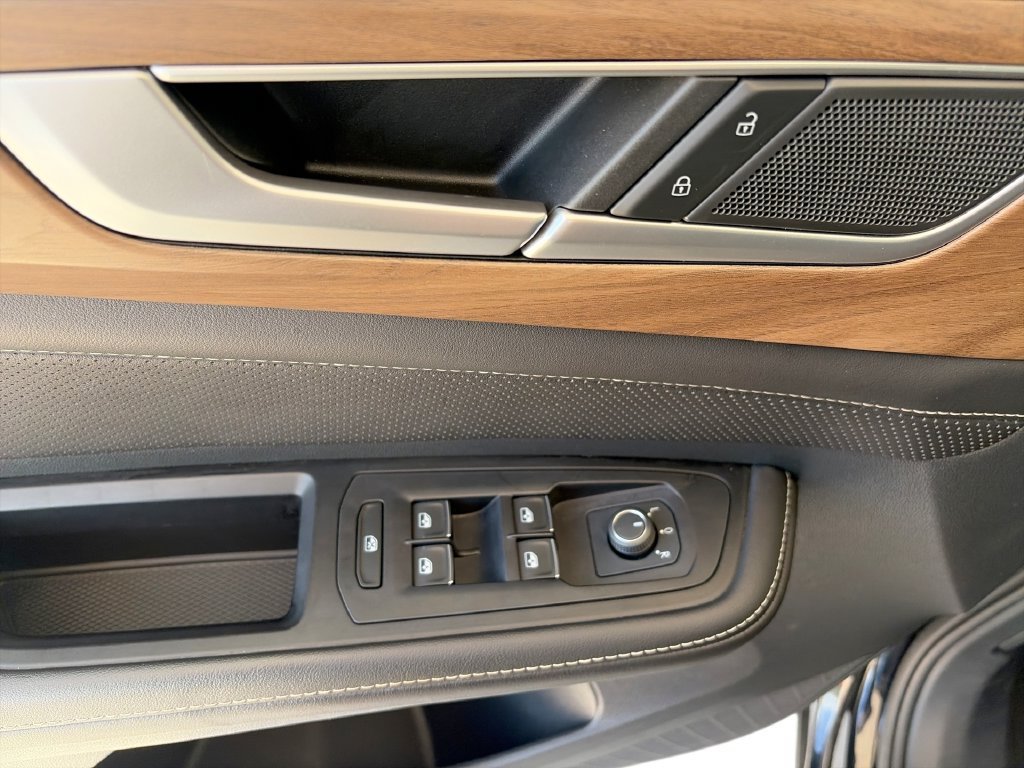 2024 Volkswagen Atlas SE w/Tech - Photo 24