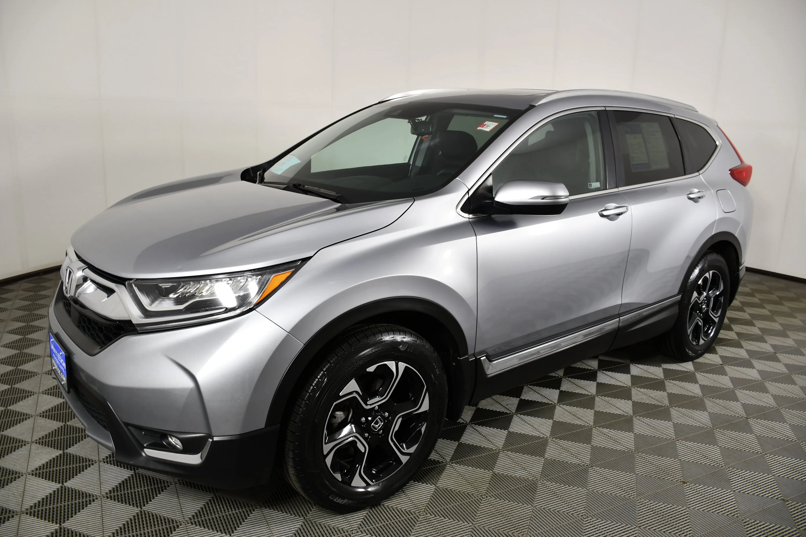 Used 2019 Lunar Silver Metallic Honda Touring image 10