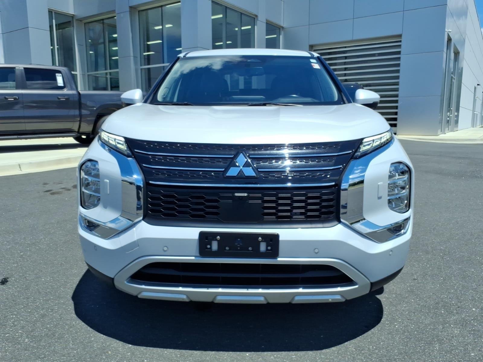 Used 2024 Alloy Silver Metallic Mitsubishi SE image 15