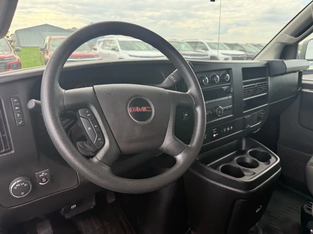 2022 GMC Savana Cargo Work Van - Photo 9