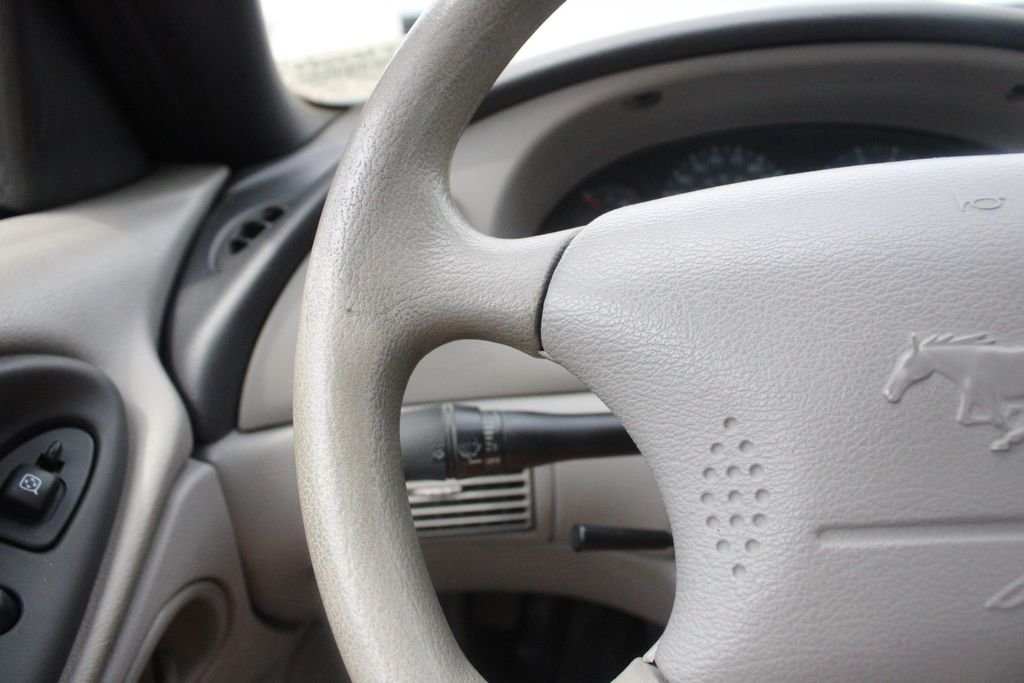 Used 2003 Silver Ford V6 image 8