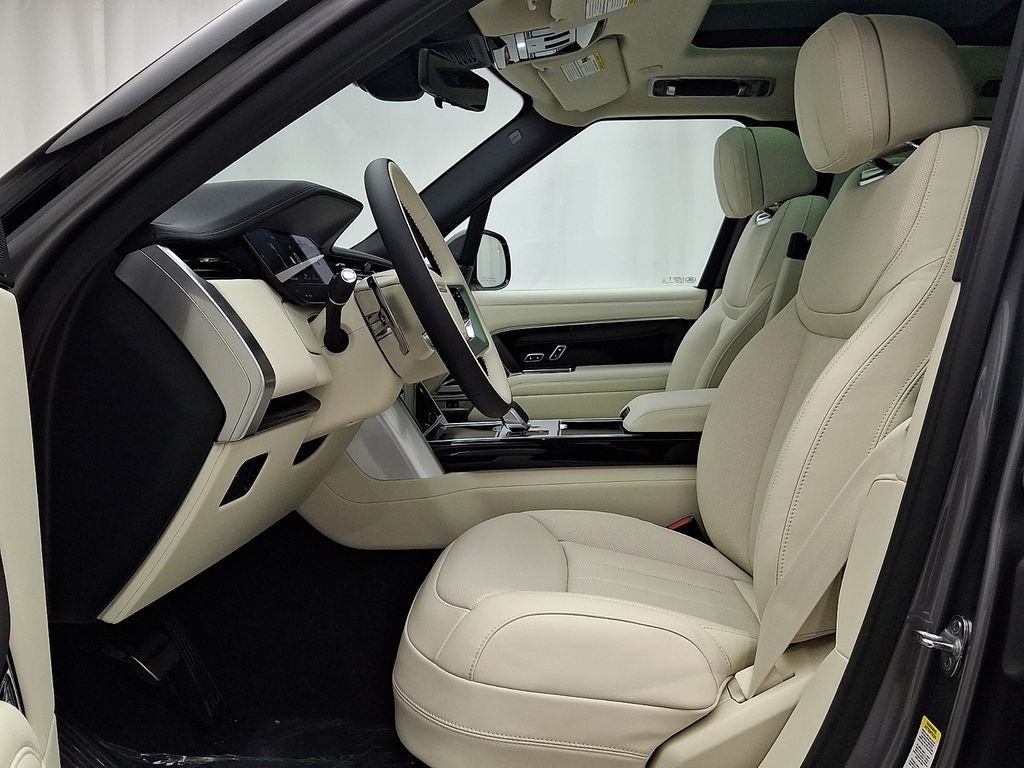 New 2026 Eiger Grey Land Rover SE image 10