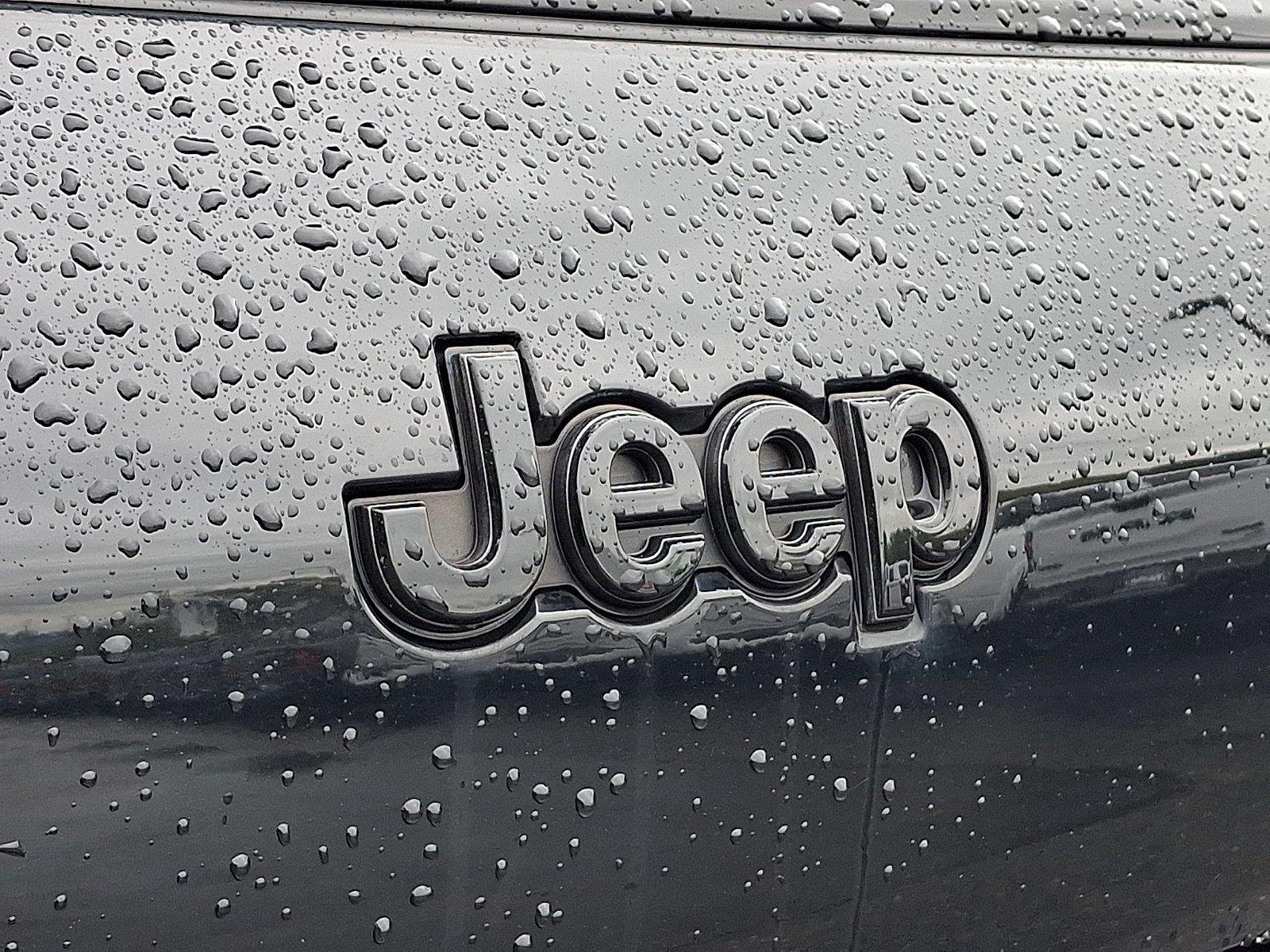 Used 2023 Diamond Black Crystal Pearlcoat Jeep Altitude X image 29