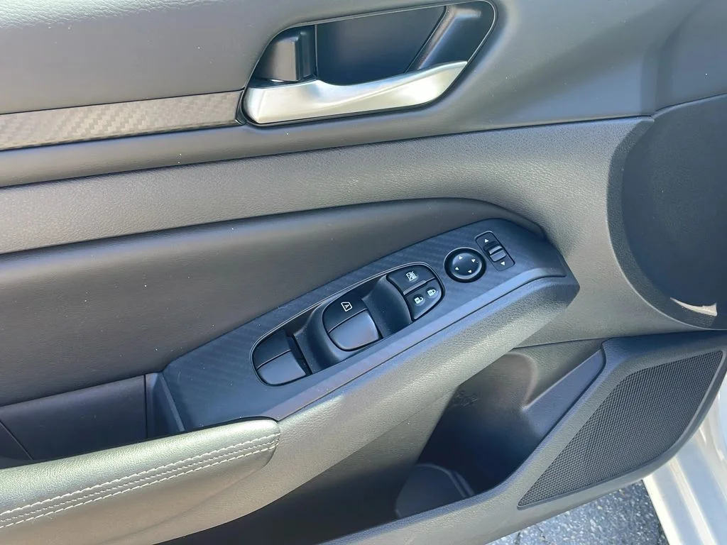 2025 Nissan Altima SV - Photo 11