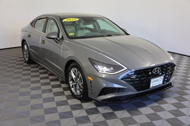 Used 2023 Gray Hyundai SEL image 1